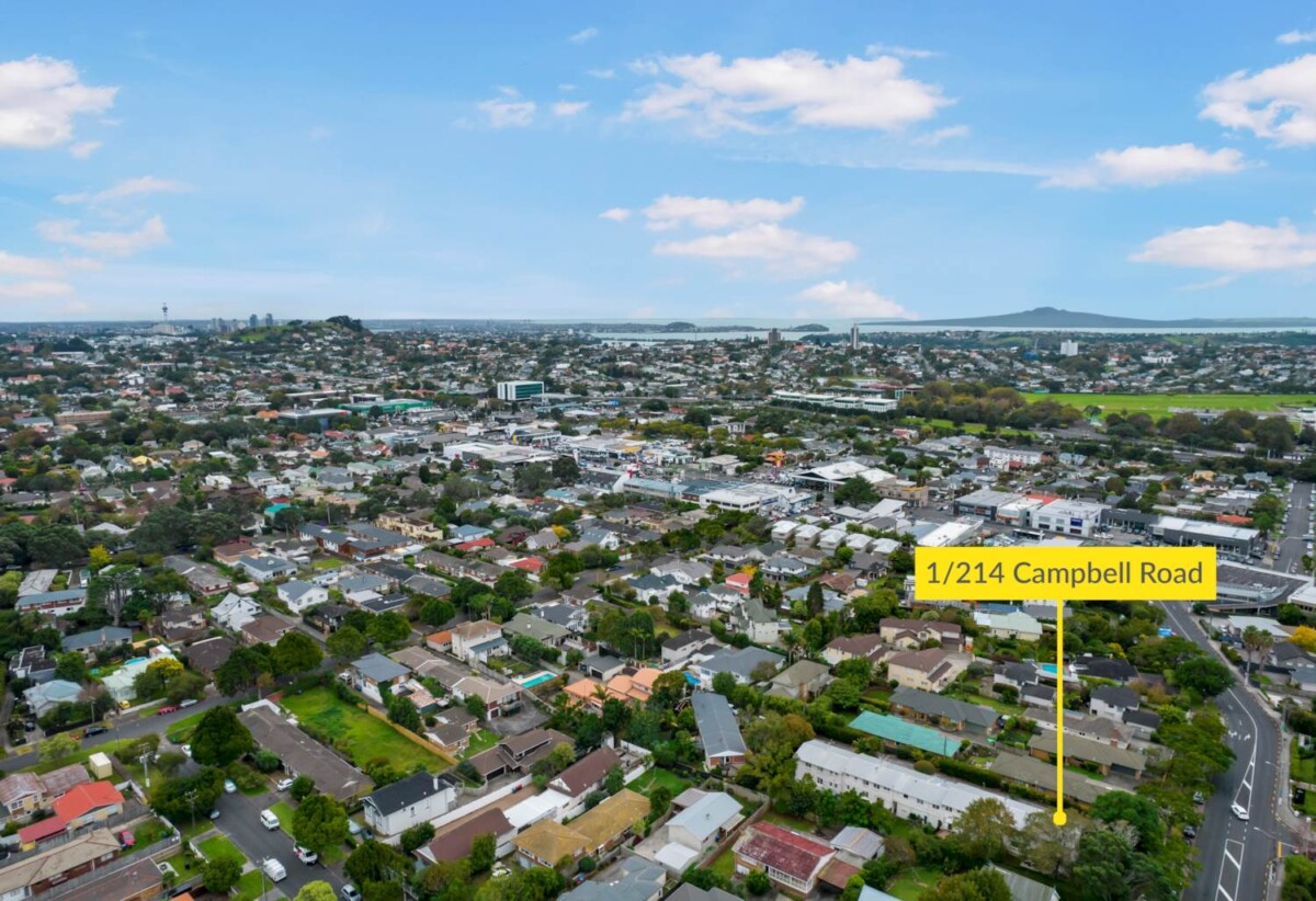 Brick 3 beds 1 bath home with car park, 0.8 km to Cornwall Park District School, 1.1 km to Remuera Intermediate, 1.2 km to One Tree Hill College, 1/214 Campbell Road, Greenlane, Auckland