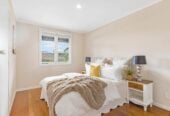 Brick 3 beds 1 bath home with car park, 0.8 km to Cornwall Park District School, 1.1 km to Remuera Intermediate, 1.2 km to One Tree Hill College, 1/214 Campbell Road, Greenlane, Auckland