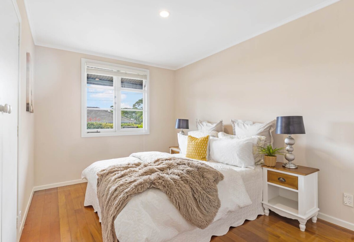 Brick 3 beds 1 bath home with car park, 0.8 km to Cornwall Park District School, 1.1 km to Remuera Intermediate, 1.2 km to One Tree Hill College, 1/214 Campbell Road, Greenlane, Auckland