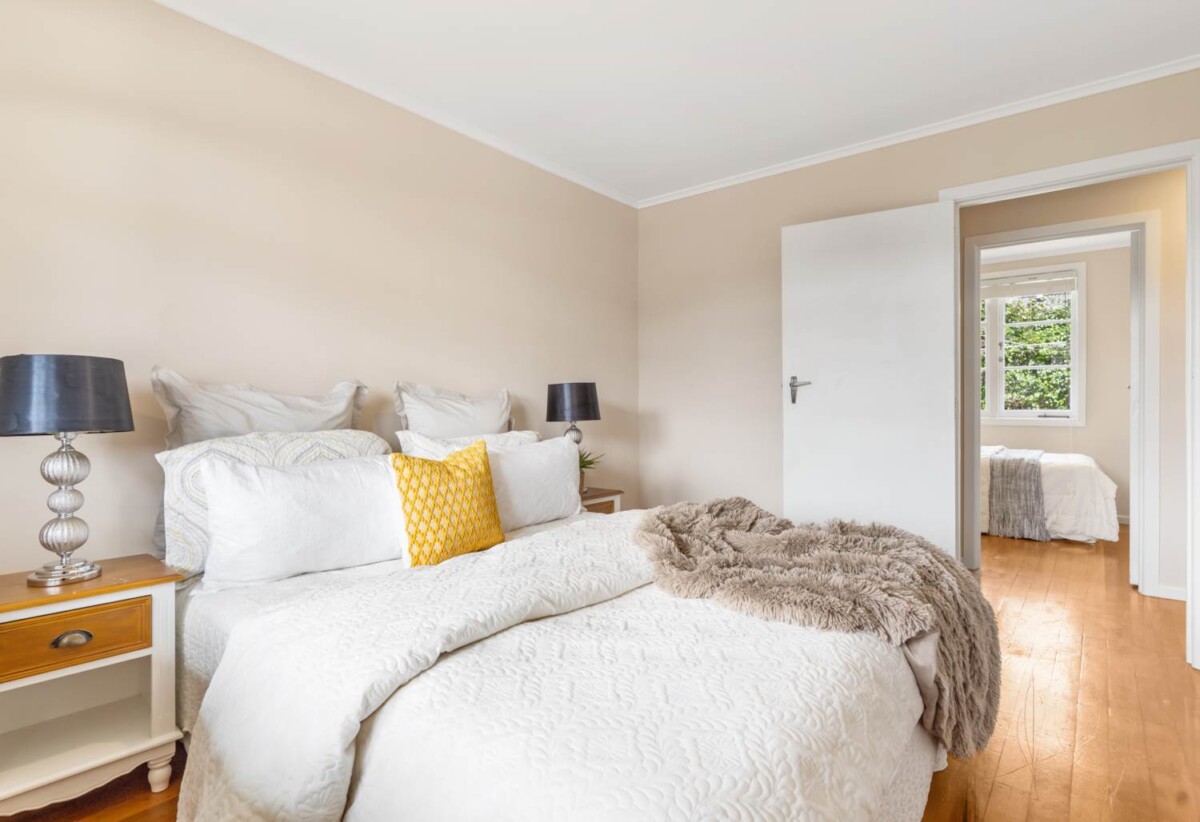 Brick 3 beds 1 bath home with car park, 0.8 km to Cornwall Park District School, 1.1 km to Remuera Intermediate, 1.2 km to One Tree Hill College, 1/214 Campbell Road, Greenlane, Auckland