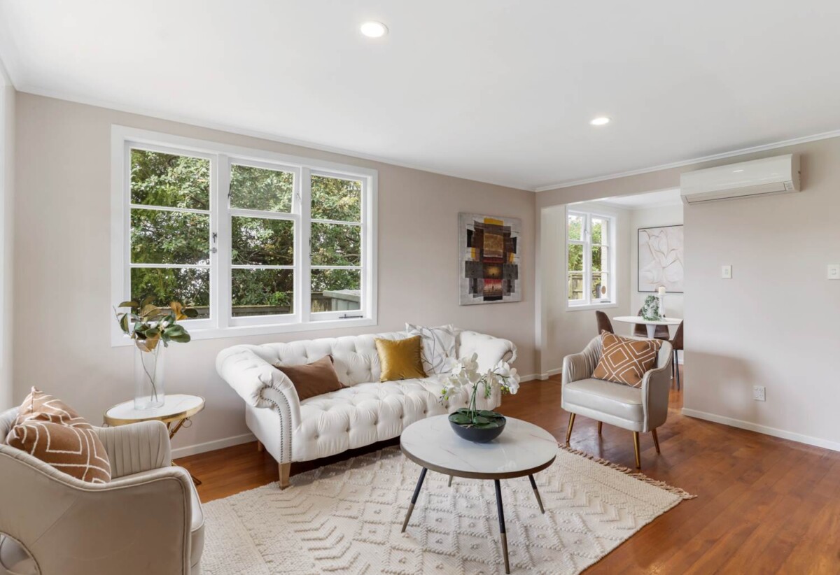 Brick 3 beds 1 bath home with car park, 0.8 km to Cornwall Park District School, 1.1 km to Remuera Intermediate, 1.2 km to One Tree Hill College, 1/214 Campbell Road, Greenlane, Auckland