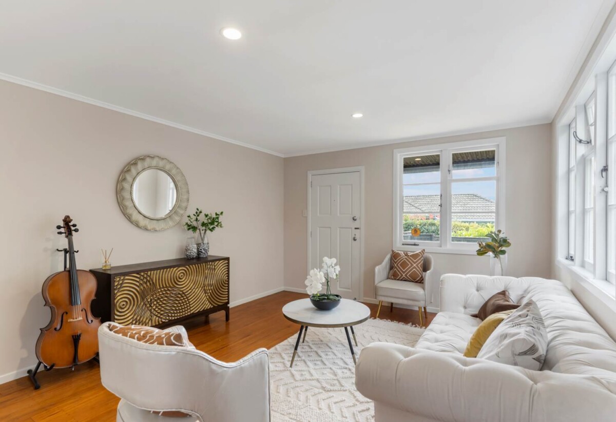 Brick 3 beds 1 bath home with car park, 0.8 km to Cornwall Park District School, 1.1 km to Remuera Intermediate, 1.2 km to One Tree Hill College, 1/214 Campbell Road, Greenlane, Auckland