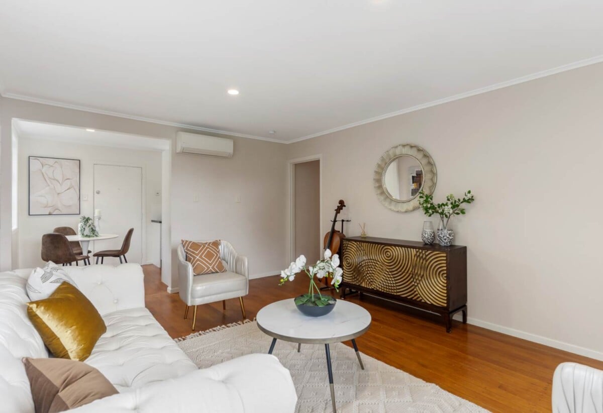 Brick 3 beds 1 bath home with car park, 0.8 km to Cornwall Park District School, 1.1 km to Remuera Intermediate, 1.2 km to One Tree Hill College, 1/214 Campbell Road, Greenlane, Auckland