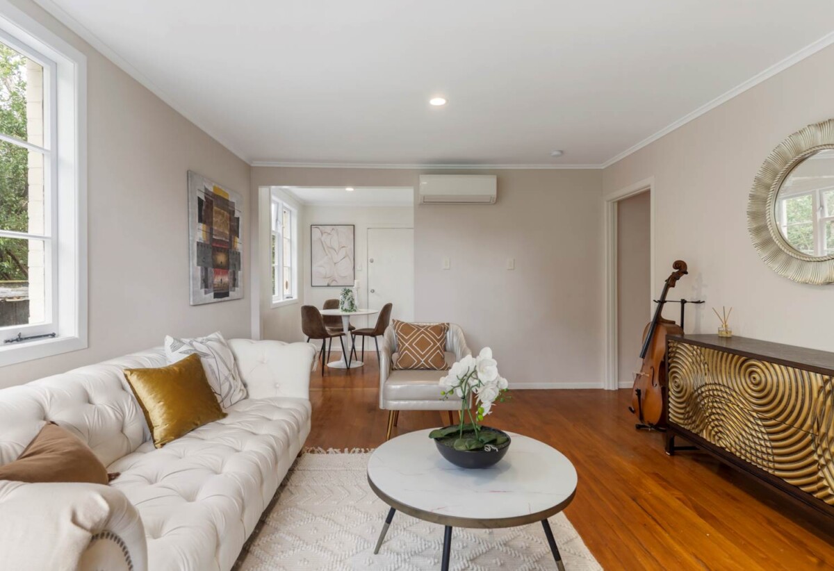 Brick 3 beds 1 bath home with car park, 0.8 km to Cornwall Park District School, 1.1 km to Remuera Intermediate, 1.2 km to One Tree Hill College, 1/214 Campbell Road, Greenlane, Auckland
