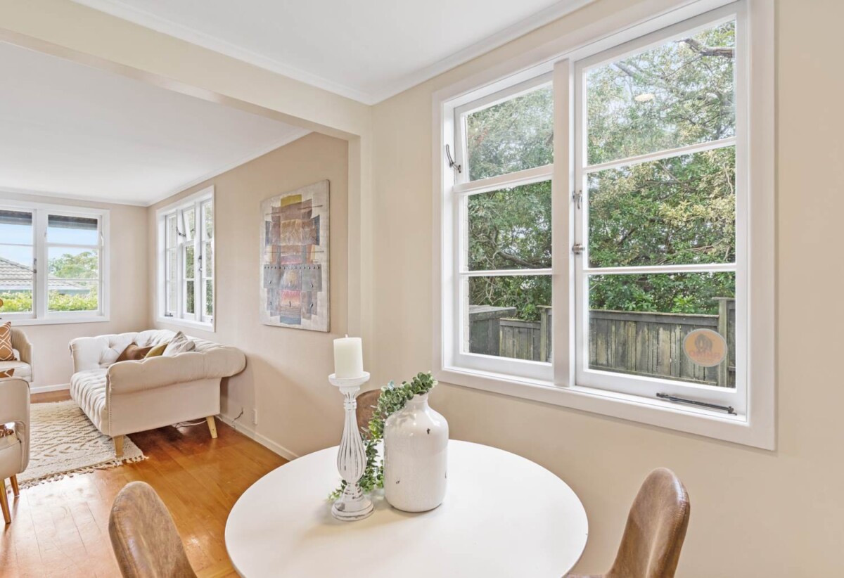 Brick 3 beds 1 bath home with car park, 0.8 km to Cornwall Park District School, 1.1 km to Remuera Intermediate, 1.2 km to One Tree Hill College, 1/214 Campbell Road, Greenlane, Auckland