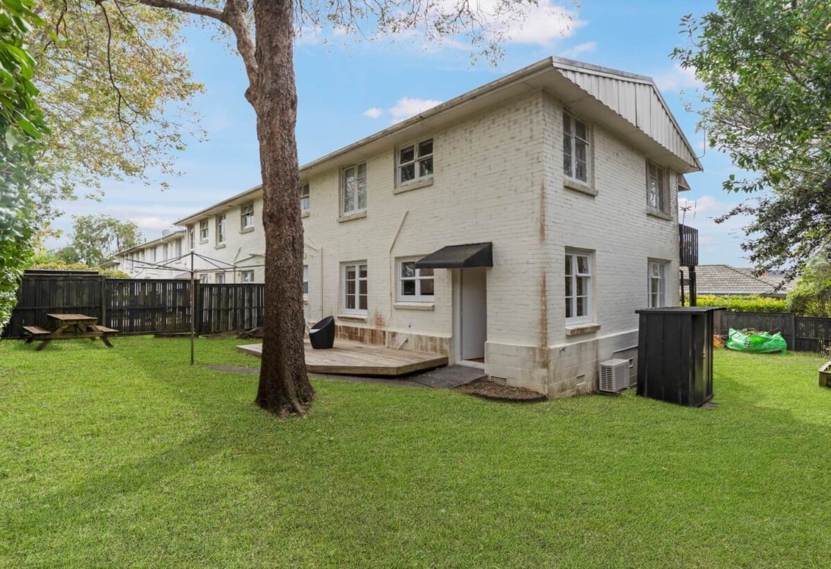 Brick 3 beds 1 bath home with car park, 0.8 km to Cornwall Park District School, 1.1 km to Remuera Intermediate, 1.2 km to One Tree Hill College, 1/214 Campbell Road, Greenlane, Auckland