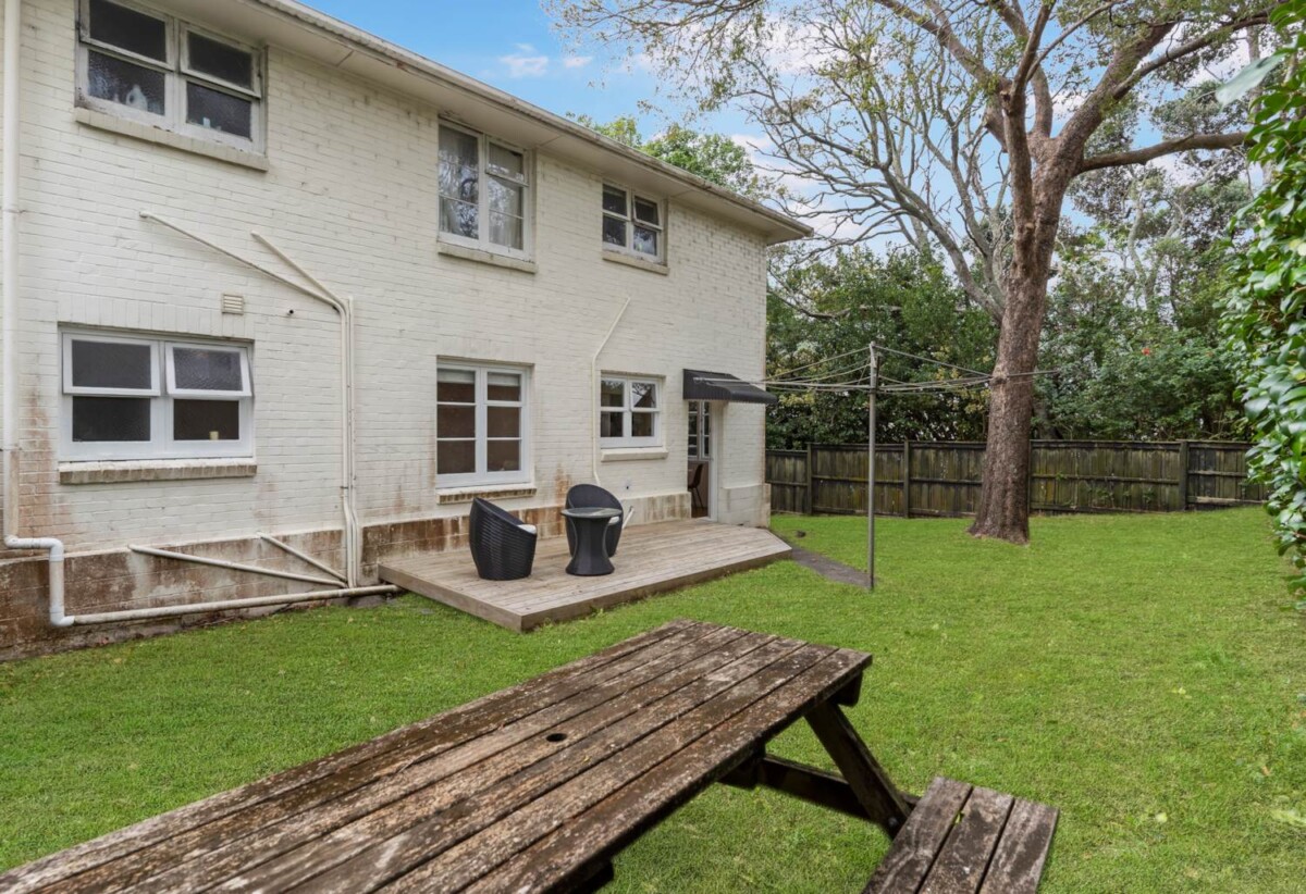 Brick 3 beds 1 bath home with car park, 0.8 km to Cornwall Park District School, 1.1 km to Remuera Intermediate, 1.2 km to One Tree Hill College, 1/214 Campbell Road, Greenlane, Auckland