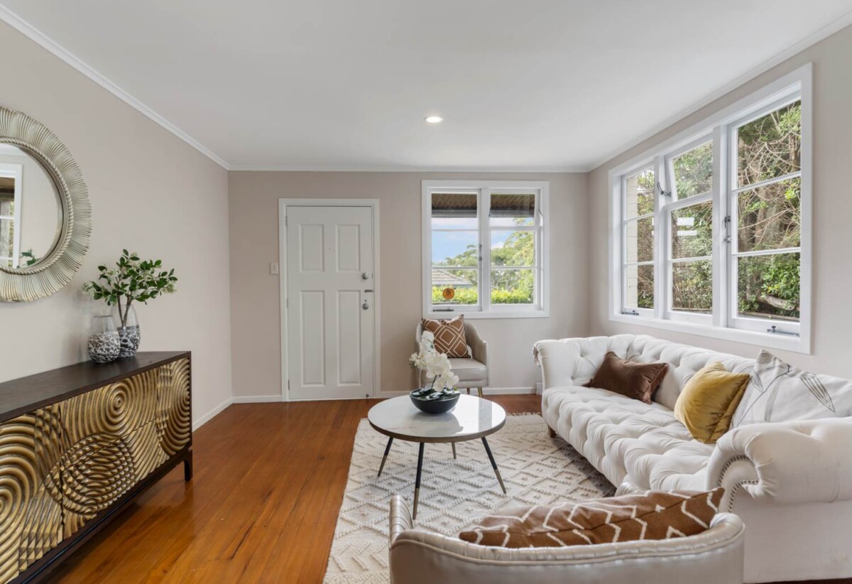 Brick 3 beds 1 bath home with car park, 0.8 km to Cornwall Park District School, 1.1 km to Remuera Intermediate, 1.2 km to One Tree Hill College, 1/214 Campbell Road, Greenlane, Auckland