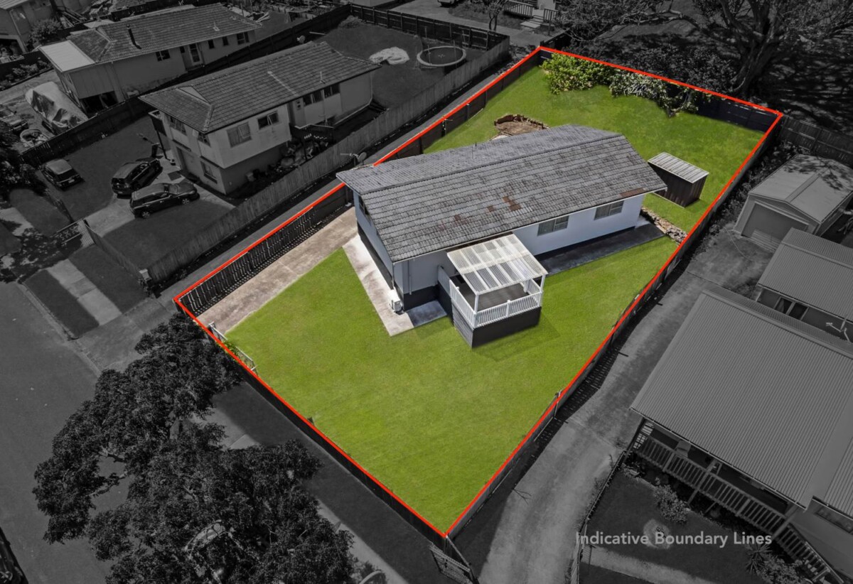 Vendors Are Moving, 4 beds 1 bath house on 611m2 section, handy to Clendon Shopping Centre., 0.2 km to Roscommon School, 2.2 km to Manurewa High School, 20 Frobisher Way, Manurewa, Auckland