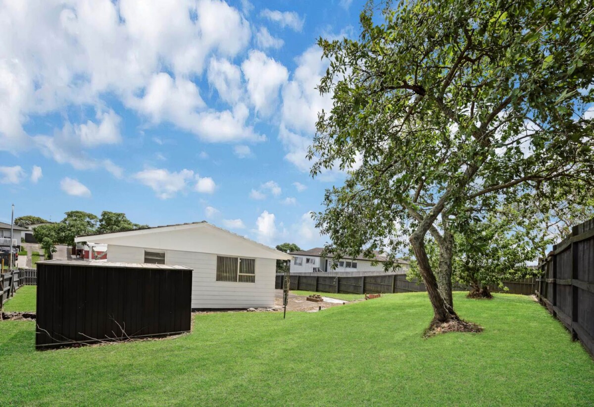 Vendors Are Moving, 4 beds 1 bath house on 611m2 section, handy to Clendon Shopping Centre., 0.2 km to Roscommon School, 2.2 km to Manurewa High School, 20 Frobisher Way, Manurewa, Auckland