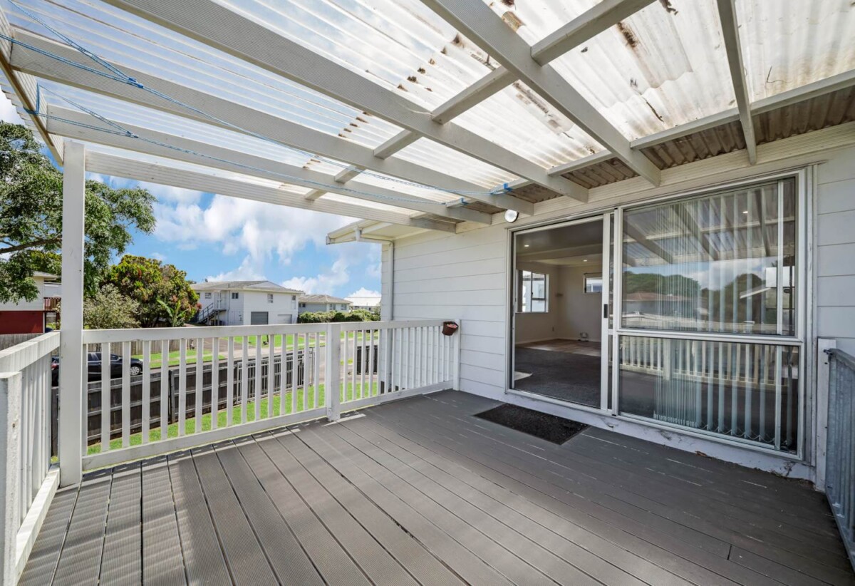 Vendors Are Moving, 4 beds 1 bath house on 611m2 section, handy to Clendon Shopping Centre., 0.2 km to Roscommon School, 2.2 km to Manurewa High School, 20 Frobisher Way, Manurewa, Auckland