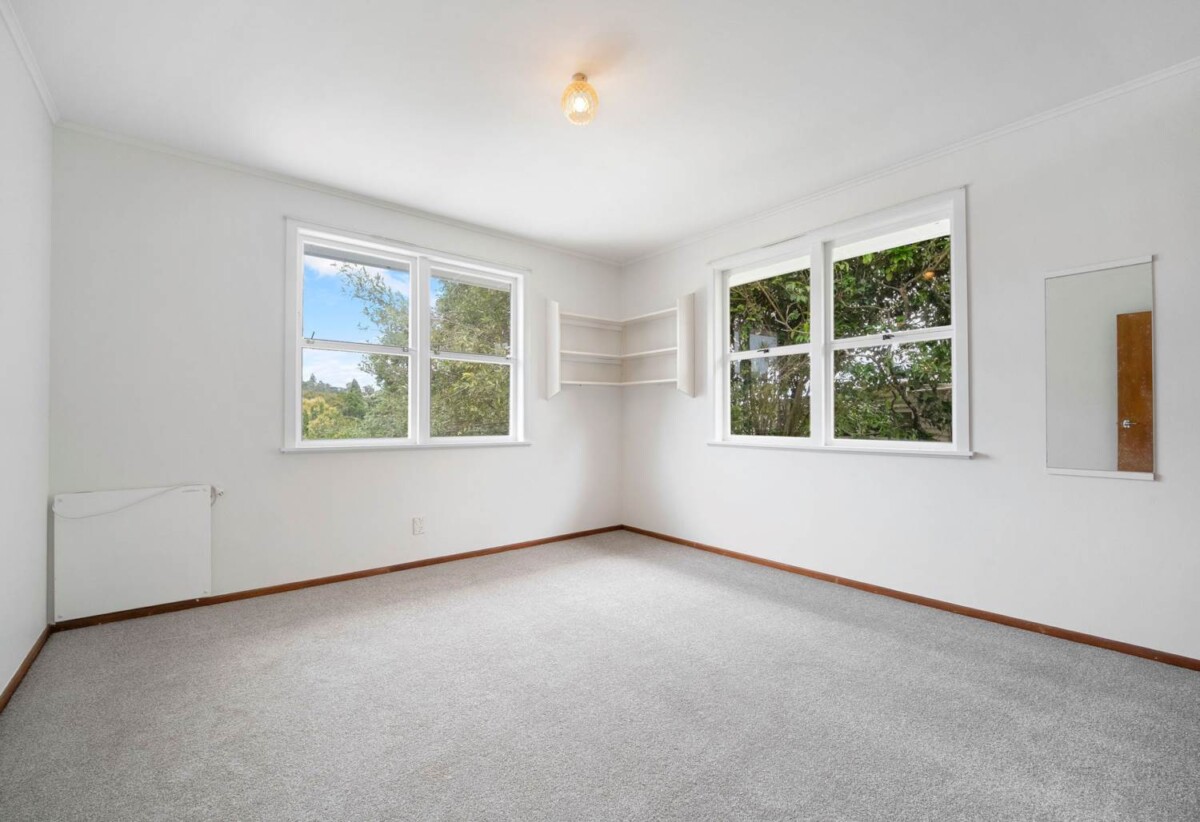 Newly Renovated 4 beds 3 baths house on 809m2 section, Mixed Housing Urban Zone, walks to Glenfield Mall, 0.9 km to Windy Ridge School, 1.3 km to Glenfield Intermediate School, 36 Peach Road, Glenfield, Auckland