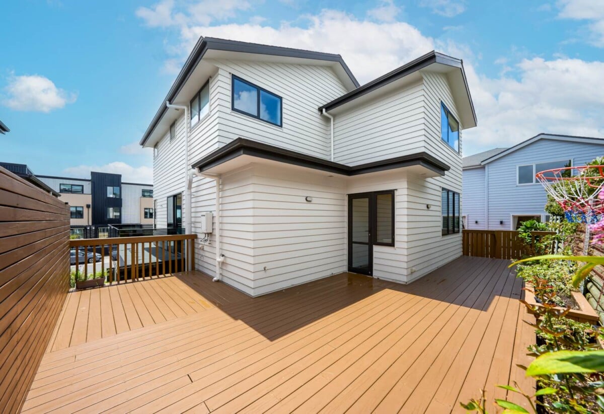 5 beds 4 baths house on 336m² section, walks to Long Bay Village and beach, 0.5 km to Long Bay College, 0.6 km to Long Bay School, 16 Windlass Street, Long Bay, Auckland