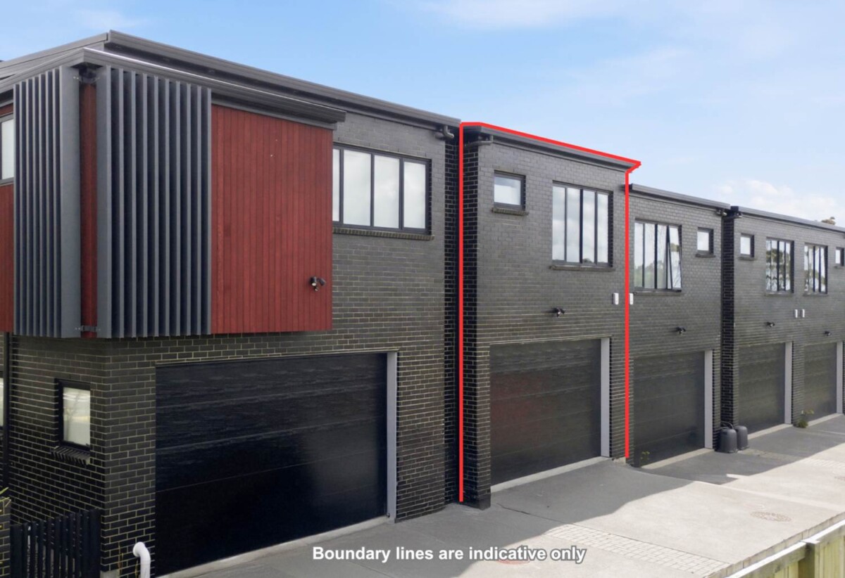Affordable 3 beds 2.5 baths home with double garage, 1 km to Long Bay College, 1.1 km to Long Bay School, 2B Longshore Drive, Long Bay, Auckland