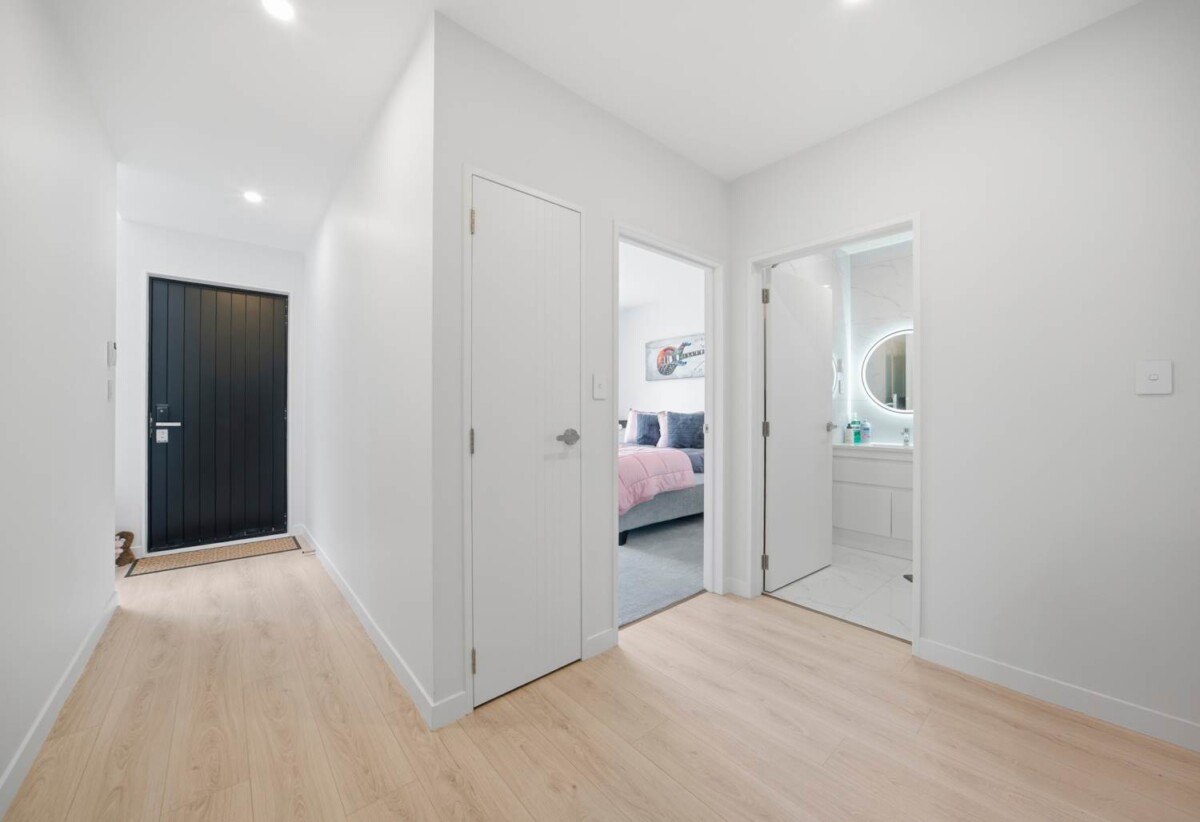 Affordable 3 beds 2.5 baths home with double garage, 1 km to Long Bay College, 1.1 km to Long Bay School, 2B Longshore Drive, Long Bay, Auckland