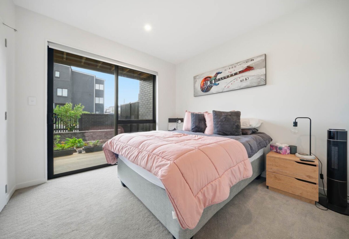 Affordable 3 beds 2.5 baths home with double garage, 1 km to Long Bay College, 1.1 km to Long Bay School, 2B Longshore Drive, Long Bay, Auckland