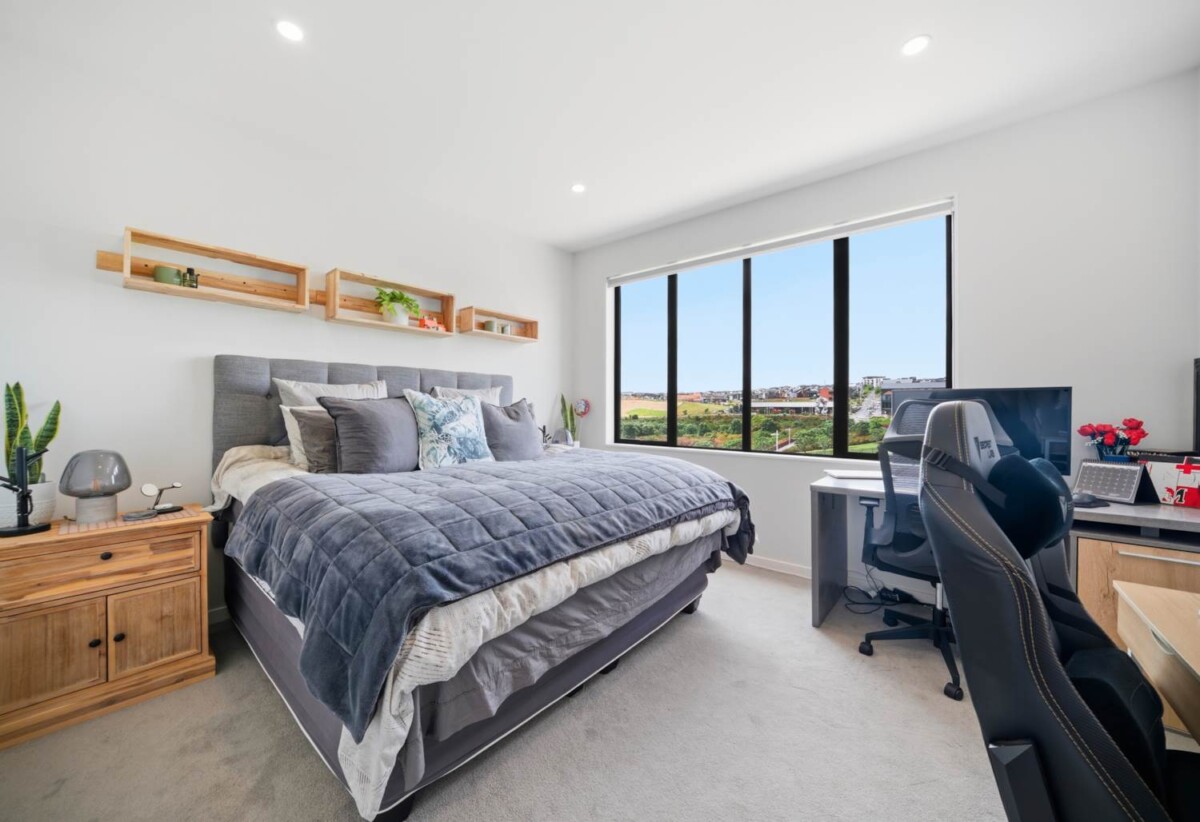 Affordable 3 beds 2.5 baths home with double garage, 1 km to Long Bay College, 1.1 km to Long Bay School, 2B Longshore Drive, Long Bay, Auckland