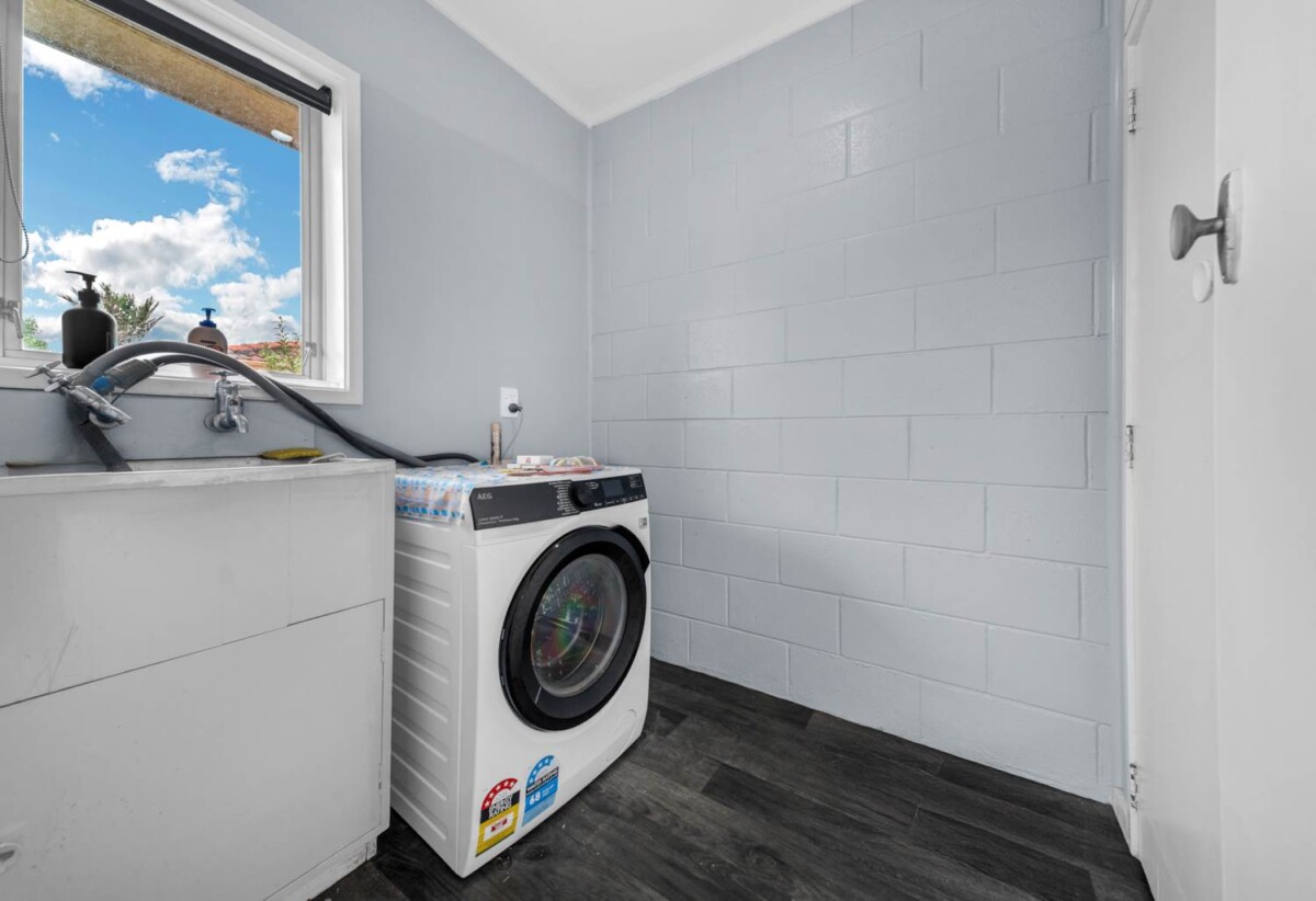 Brick and tile 2 beds 1 bath home with garage and fully fenced backyard , 0.4 km to Papatoetoe West School, 1.6 km to Papatoetoe Intermediate, 1.8 km to Papatoetoe High School, 4/75 Coronation Road, Papatoetoe, Auckland