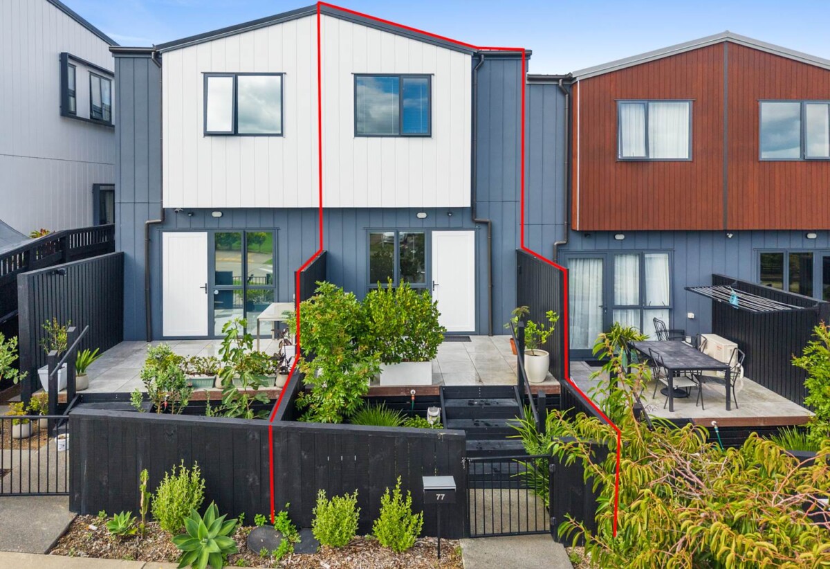 3 beds 2 baths home with car park, 1.8 km to Te Uho o Te Nikau Primary School 2025, 2.8 km to Ormiston Junior College and Ormiston Senior College, 77 Tahere Road, Totara Park, Auckland