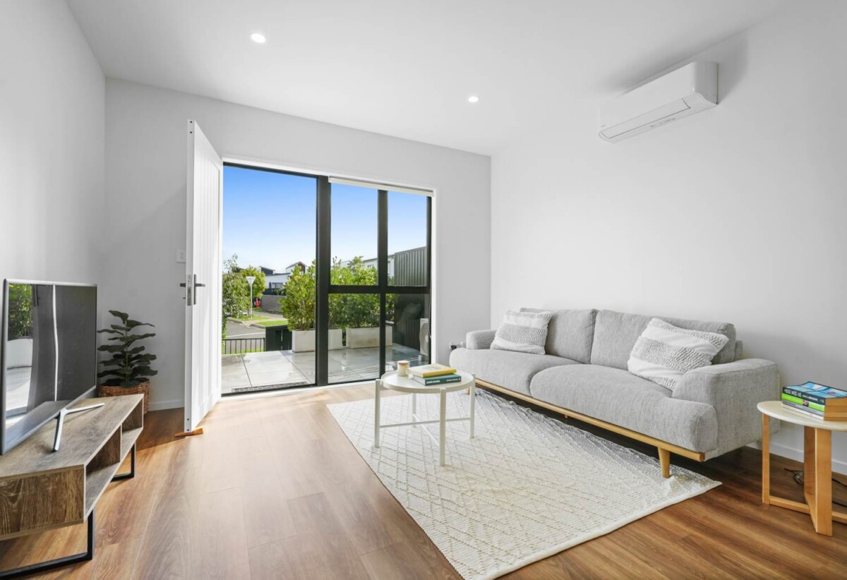 3 beds 2 baths home with car park, 1.8 km to Te Uho o Te Nikau Primary School 2025, 2.8 km to Ormiston Junior College and Ormiston Senior College, 77 Tahere Road, Totara Park, Auckland
