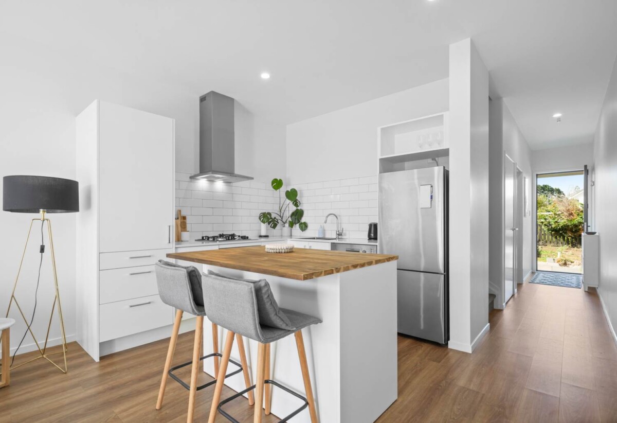 3 beds 2 baths home with car park, 1.8 km to Te Uho o Te Nikau Primary School 2025, 2.8 km to Ormiston Junior College and Ormiston Senior College, 77 Tahere Road, Totara Park, Auckland