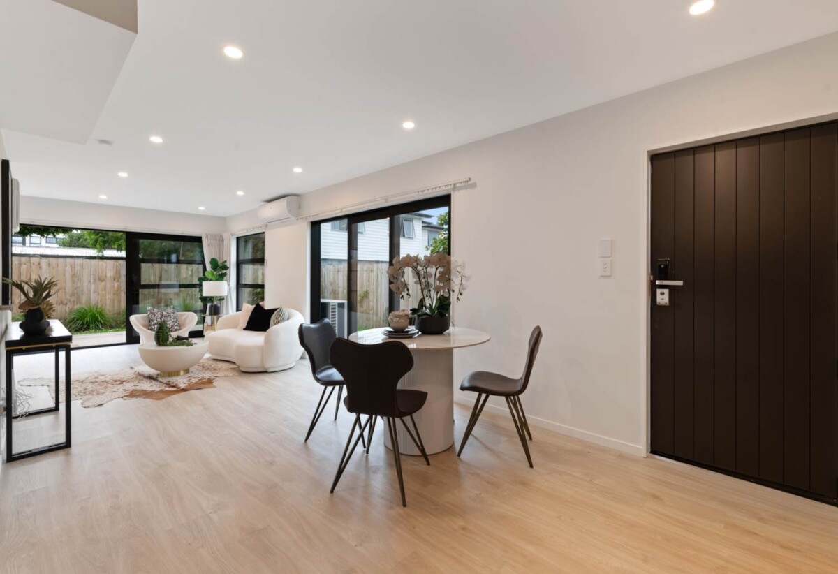 2 beds 2 baths home with car park on 136m² section, walks to to the scenic Point England beachfront, 0.5 km to Ruapotaka School, 1.3 km to Tamaki College, 18F Pirangi Street, Pt England, Auckland