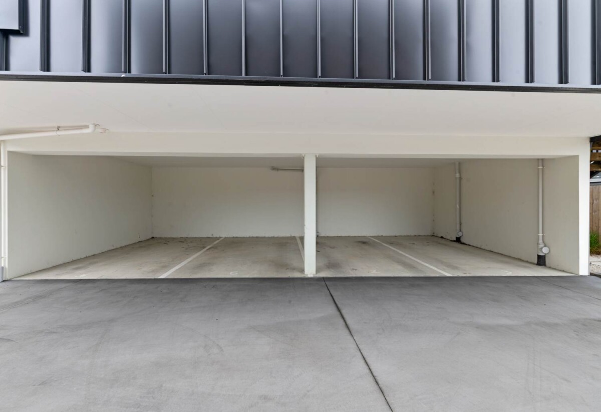 2 beds 2 baths home with car park on 136m² section, walks to to the scenic Point England beachfront, 0.5 km to Ruapotaka School, 1.3 km to Tamaki College, 18F Pirangi Street, Pt England, Auckland