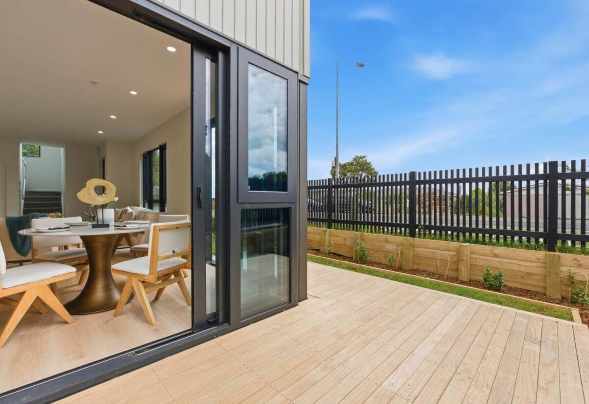 Brandnew standalone 4 beds 2.5 baths home with garage, 1 km to Howick Intermediate, 1.1 km to Howick Primary School, 1.4 km to Pakuranga College, Lot 1/88 Bradbury Road, Highland Park, Auckland