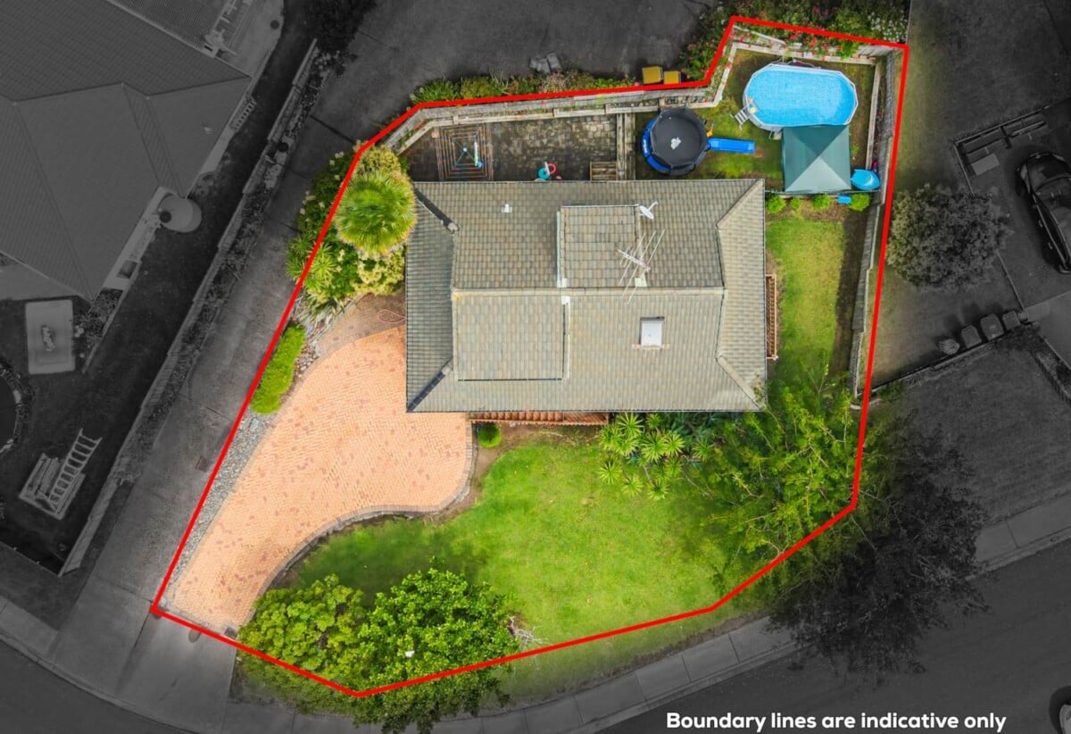 Near to Henderson Park, Brick and tile 3 beds 2 baths house on 451m2 section, walks to WestCity Waitakere shopping centre and Henderson Train Station, 0.7 km to Western Heights School (Auckland), 1.3 km to Waitakere College and Henderson Intermediate, 46 Vintage Drive, Henderson, Auckland