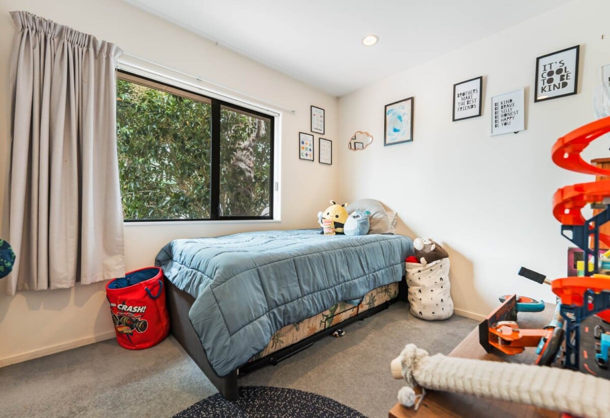 Near to Henderson Park, Brick and tile 3 beds 2 baths house on 451m2 section, walks to WestCity Waitakere shopping centre and Henderson Train Station, 0.7 km to Western Heights School (Auckland), 1.3 km to Waitakere College and Henderson Intermediate, 46 Vintage Drive, Henderson, Auckland