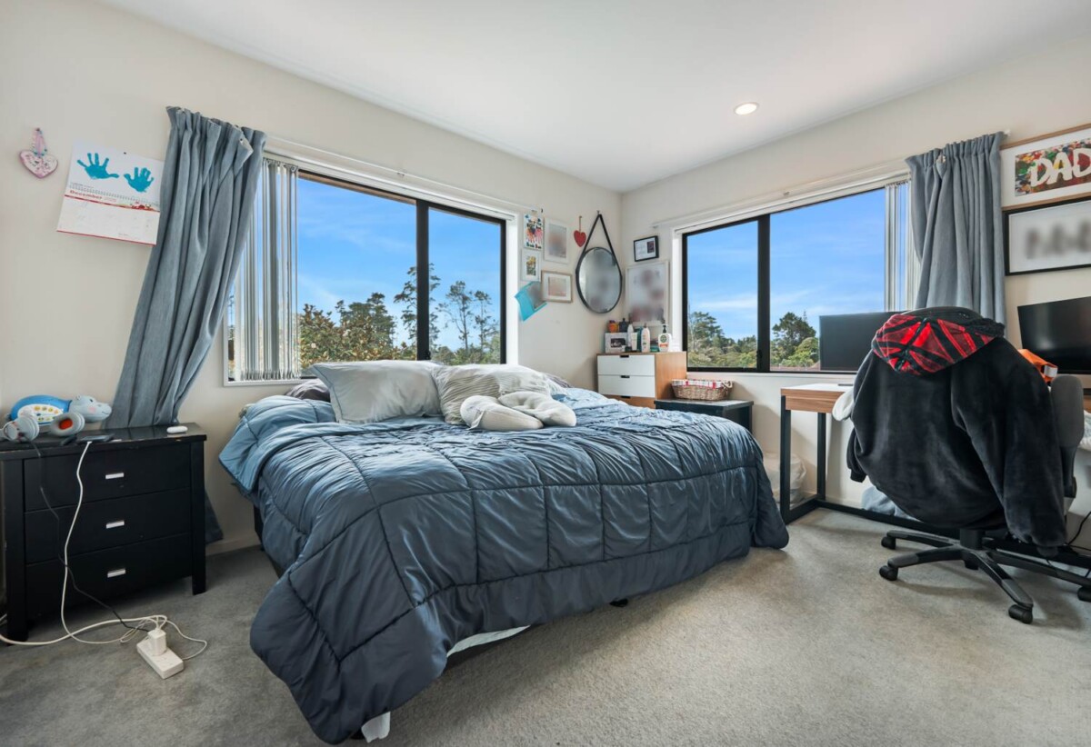 Near to Henderson Park, Brick and tile 3 beds 2 baths house on 451m2 section, walks to WestCity Waitakere shopping centre and Henderson Train Station, 0.7 km to Western Heights School (Auckland), 1.3 km to Waitakere College and Henderson Intermediate, 46 Vintage Drive, Henderson, Auckland