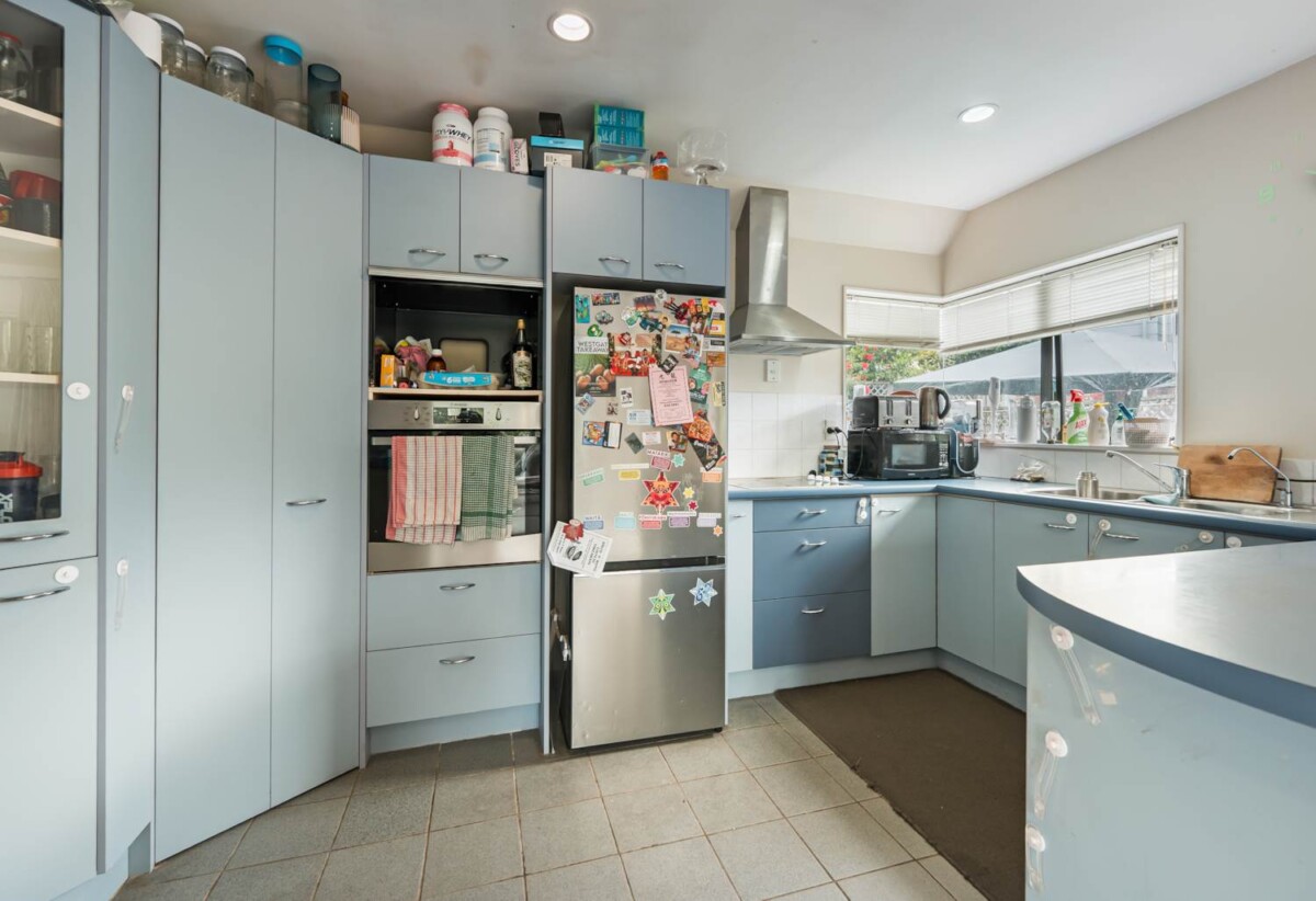 Near to Henderson Park, Brick and tile 3 beds 2 baths house on 451m2 section, walks to WestCity Waitakere shopping centre and Henderson Train Station, 0.7 km to Western Heights School (Auckland), 1.3 km to Waitakere College and Henderson Intermediate, 46 Vintage Drive, Henderson, Auckland