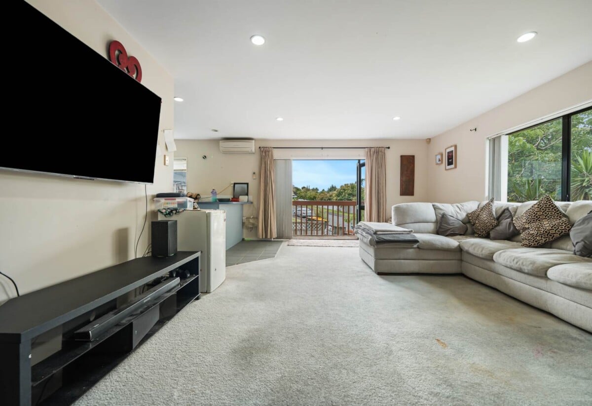 Near to Henderson Park, Brick and tile 3 beds 2 baths house on 451m2 section, walks to WestCity Waitakere shopping centre and Henderson Train Station, 0.7 km to Western Heights School (Auckland), 1.3 km to Waitakere College and Henderson Intermediate, 46 Vintage Drive, Henderson, Auckland