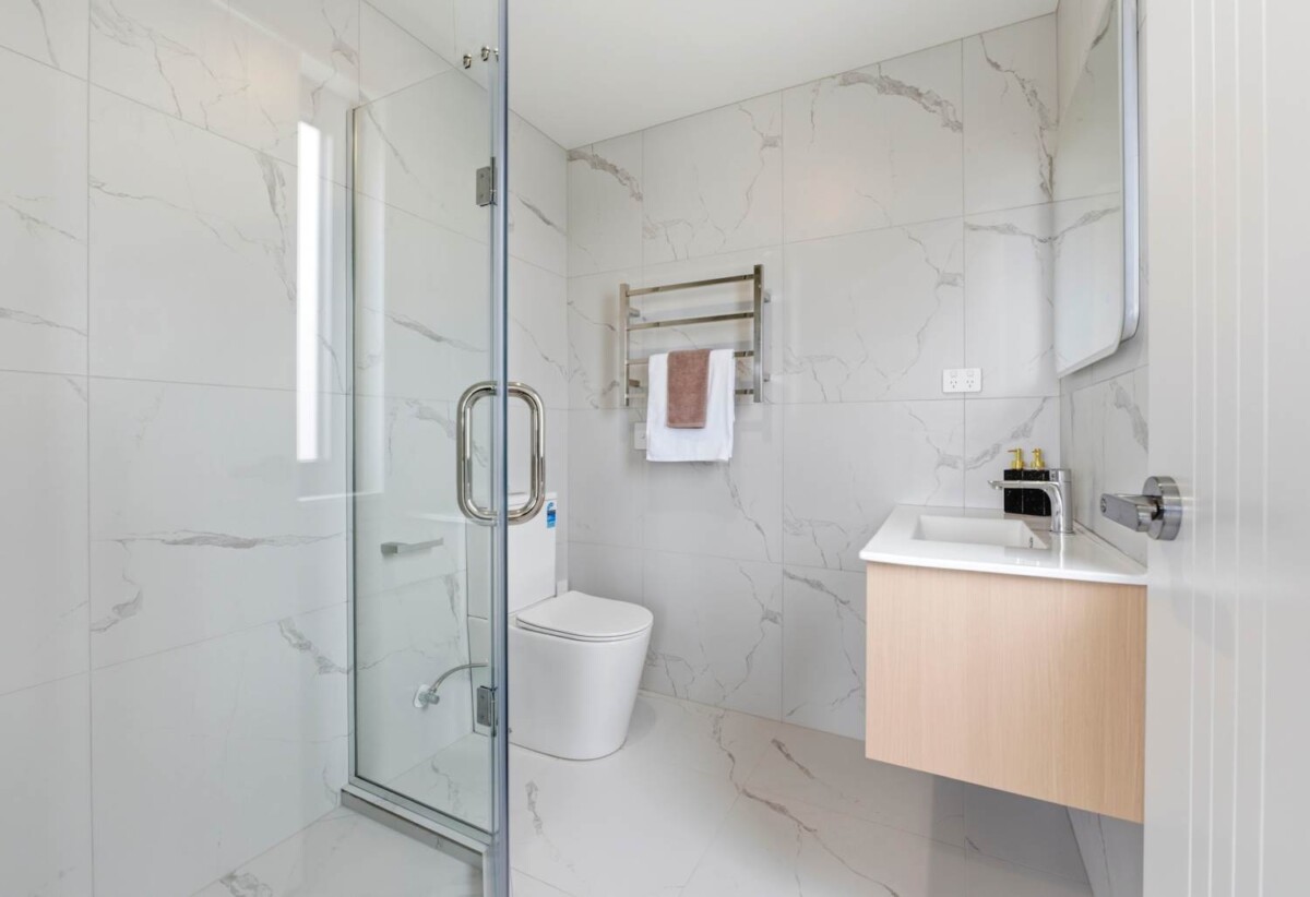 Brandnew standalone 4 beds 2.5 baths home with garage, 1 km to Howick Intermediate, 1.1 km to Howick Primary School, 1.4 km to Pakuranga College, Lot 4/88 Bradbury Road, Highland Park, Auckland