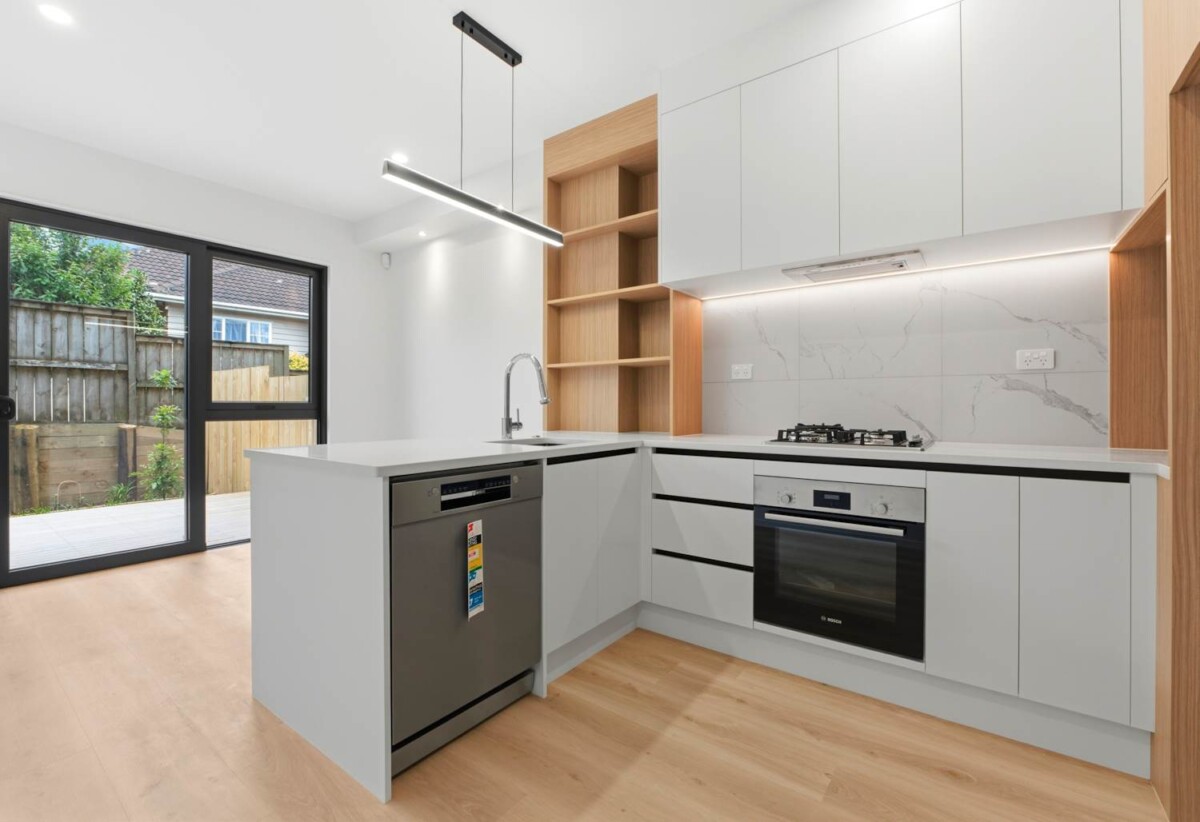 Brandnew standalone 4 beds 2.5 baths home with garage, 1 km to Howick Intermediate, 1.1 km to Howick Primary School, 1.4 km to Pakuranga College, Lot 4/88 Bradbury Road, Highland Park, Auckland