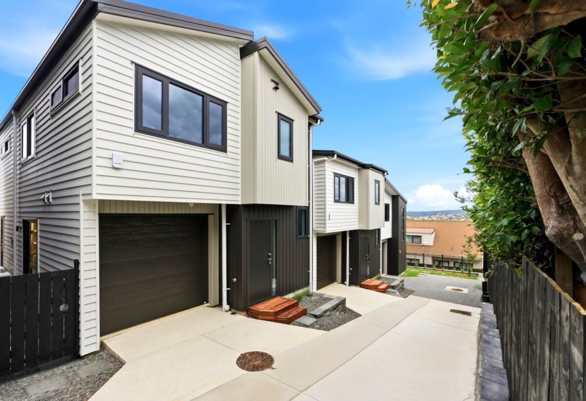 Brandnew standalone 4 beds 2.5 baths home with garage, 1 km to Howick Intermediate, 1.1 km to Howick Primary School, 1.4 km to Pakuranga College, Lot 4/88 Bradbury Road, Highland Park, Auckland