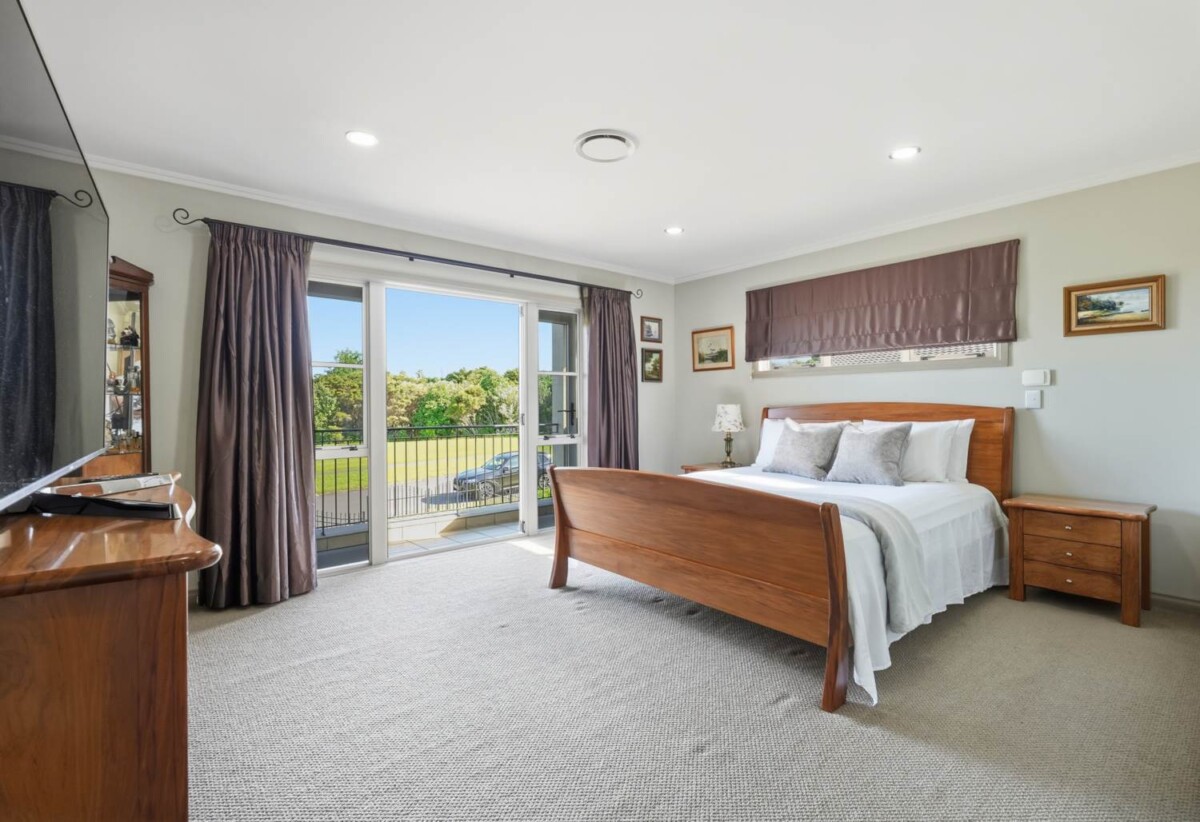 4 beds + plus upstairs big study/5th bedroom option, 3 baths with underfloor heating house on 592m2 section, Central air-conditioning and central vacuum system, 1.8 km to Ormiston Senior College, 43 Bronwylian Drive, Flat Bush, Auckland