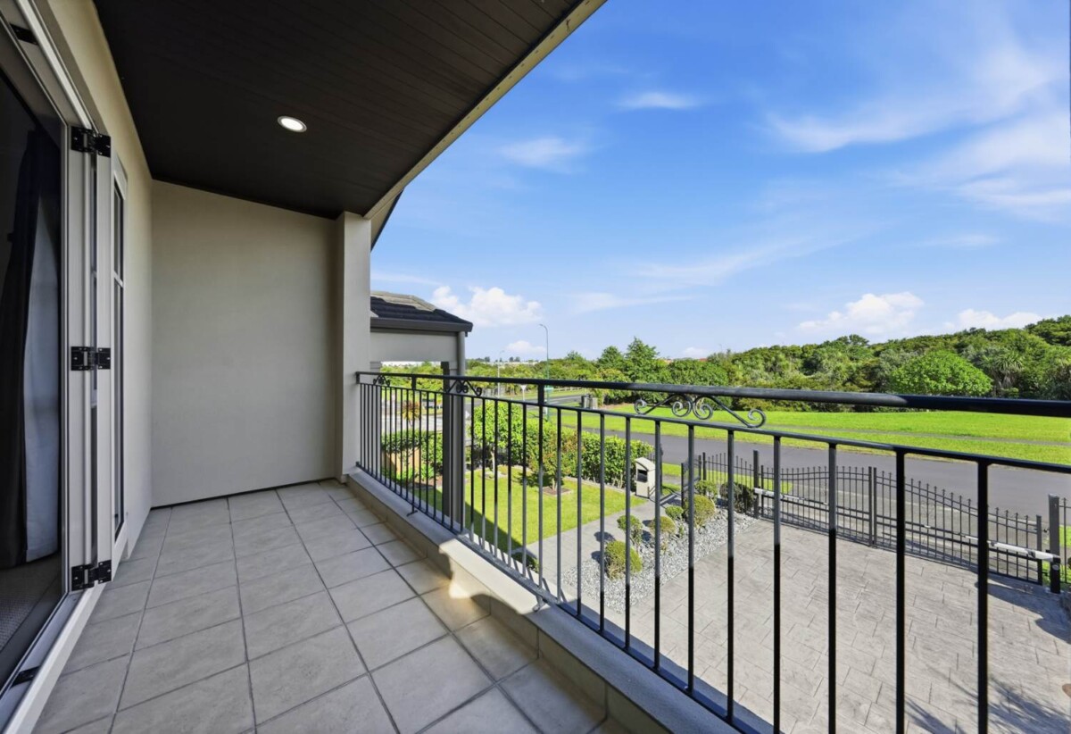 4 beds + plus upstairs big study/5th bedroom option, 3 baths with underfloor heating house on 592m2 section, Central air-conditioning and central vacuum system, 1.8 km to Ormiston Senior College, 43 Bronwylian Drive, Flat Bush, Auckland