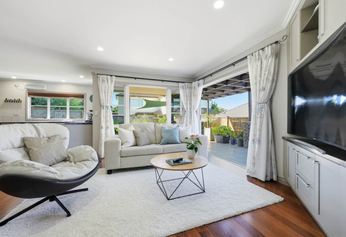 4 beds + plus upstairs big study/5th bedroom option, 3 baths with underfloor heating house on 592m2 section, Central air-conditioning and central vacuum system, 1.8 km to Ormiston Senior College, 43 Bronwylian Drive, Flat Bush, Auckland