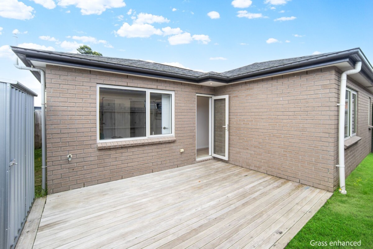 Vendor Ready to Cash Out, brick and tile 3 beds house on 224m2 section, close to schools, shops, town centre, 61B Settlement Road, Papakura, Auckland
