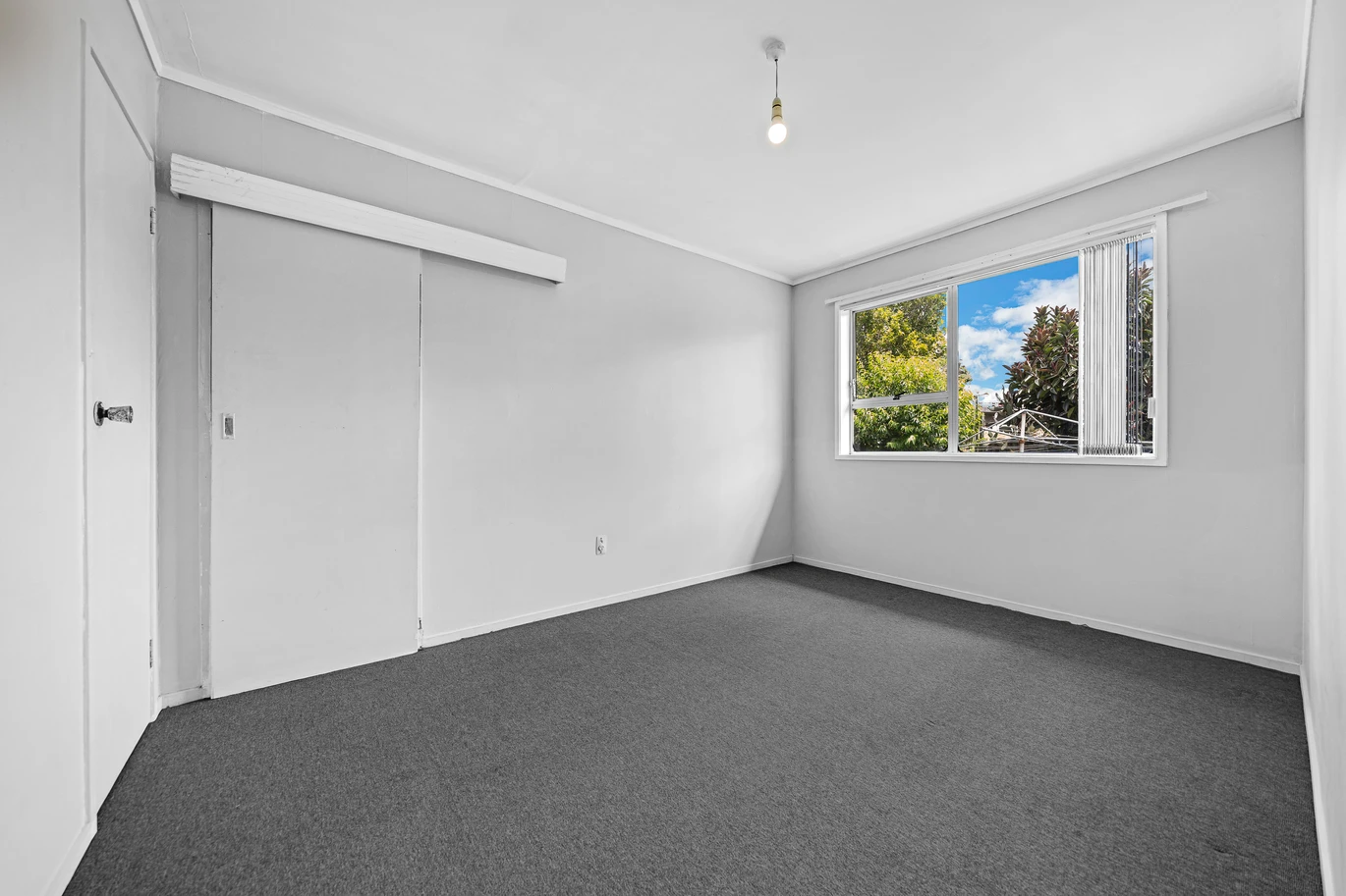 Brick and tile 3 beds house on 874m2 section, Insulated in ceiling and floor, Convenient access to Pakuranga Plaza, schools, and parks, 50 Latham Avenue, Pakuranga, Auckland