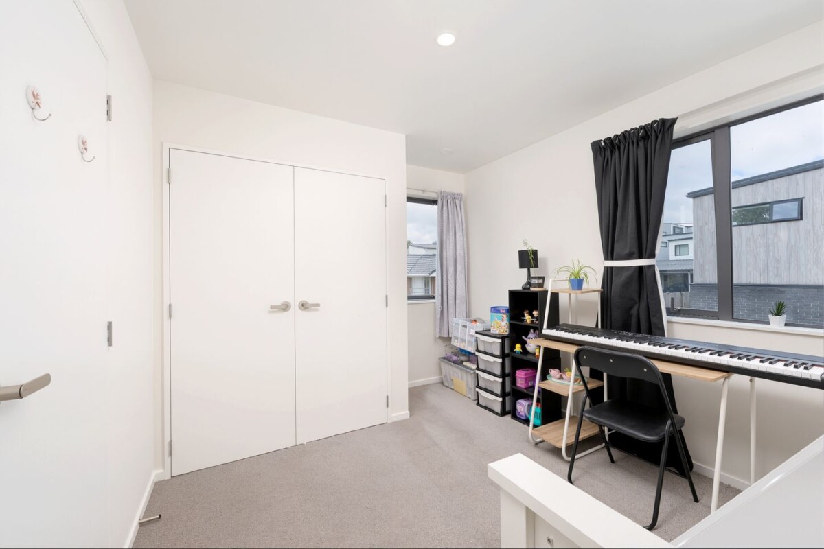 Owner Relocating for Work – This Must Be Sold, freehold 2 beds 1.5 baths home with car park, Moments from local parks, shops, cafes, and peninsula walkway, 2/35 Renata Crescent, Te Atatu Peninsula, Auckland