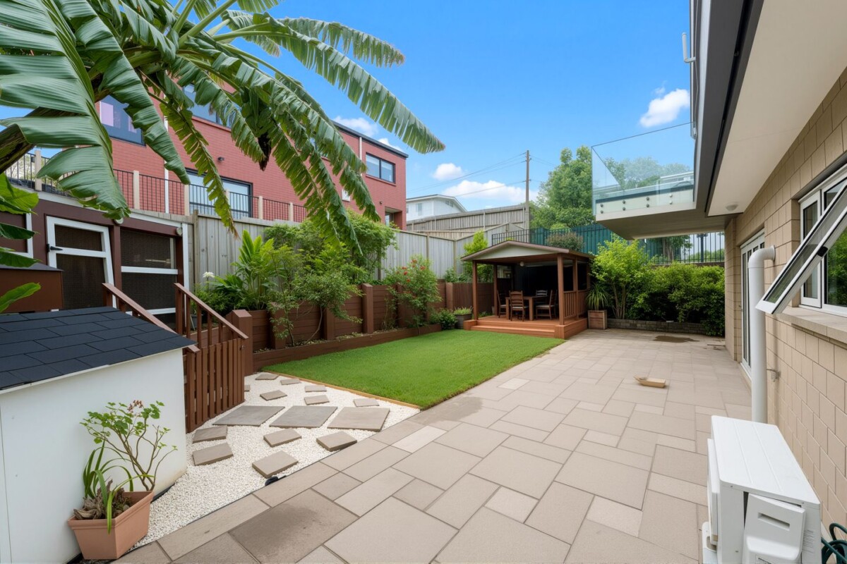258m2 Brick5 beds 4.5 baths house on 537m2 section, Zoned for New Windsor School, Blockhouse Bay Intermediate and Lynfield College, close to LynnMall Shopping Centre, 5A Peter Mulgrew Street, New Windsor, Auckland