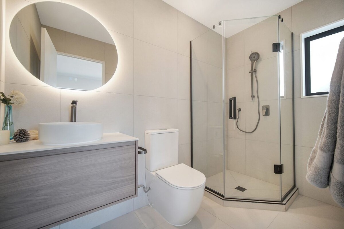 178m2 brandnew 5 beds 3.5 baths home on 199m2 section, with 2 ensuites and 2 car parks, 155 Bremner Road, Karaka, , Auckland