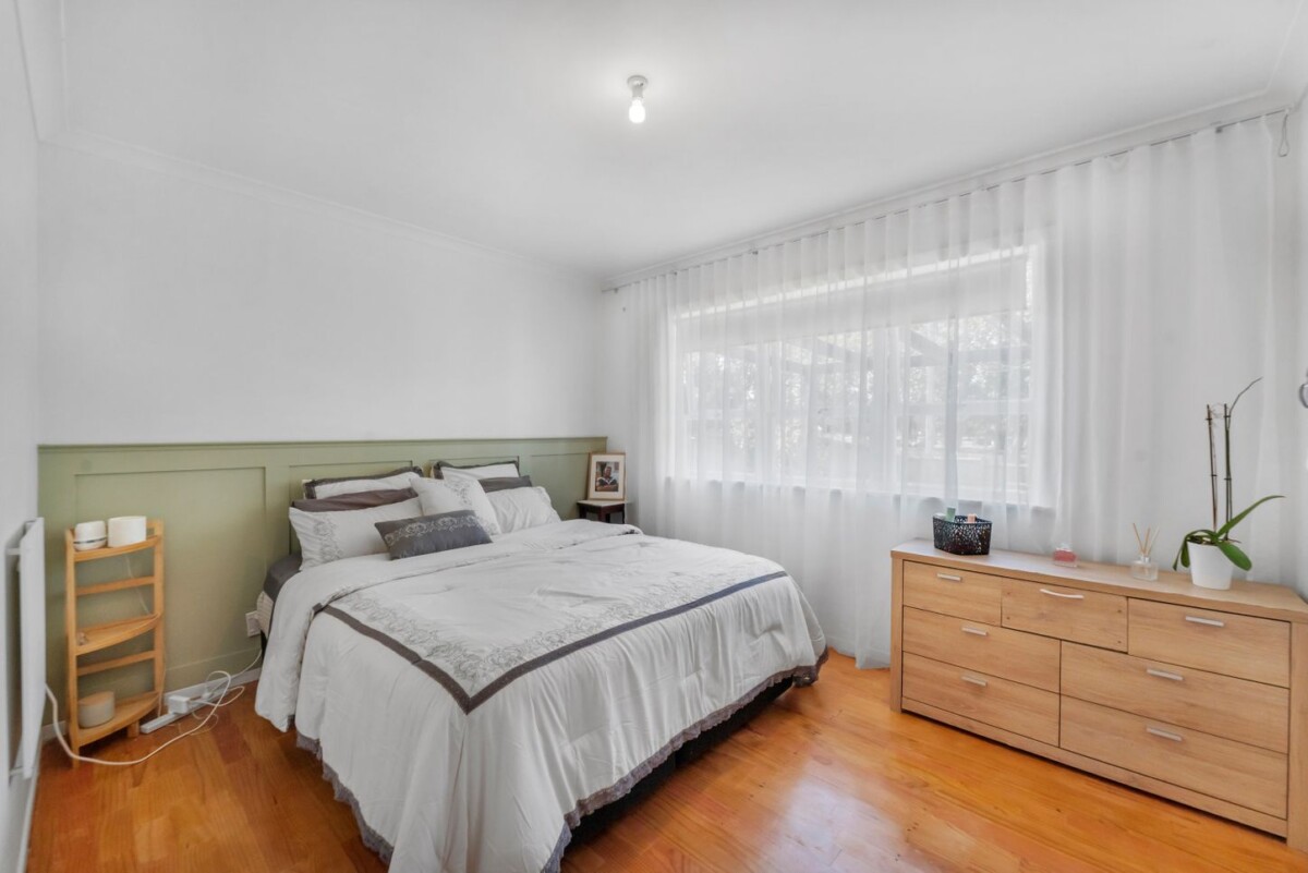 3 beds house on 736m2 section, close to schools, shopping centres, motorway access, 11 Alexander Crescent, Otara, Auckland