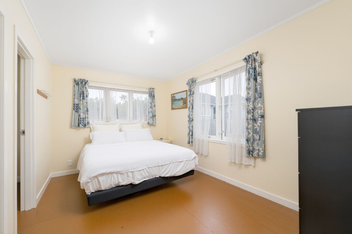 Once in 35 years, 4 beds house on 809m2 section, close to local schools, shops, public transport, live or develop, 131 Rathgar Road, Henderson, Auckland