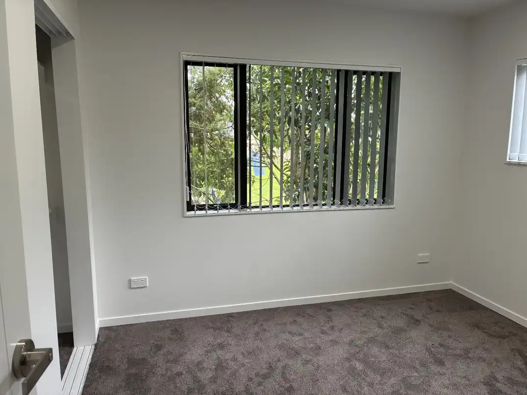 For rent, brandnew atandalone 4 beds 2 baths townhouse, available now, A7/13 Miles Avenue, Papatoetoe, Auckland