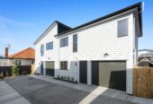 Mt Roskill Grammar school zone, 10-Year Master Builders Guarantee, 134m2 brandnew 3 beds 2.5 bath home, Private backyard with lawn and deck, close to schools, shops, park, with garage on 131m2 section, 1/728 Richardson Road, Hillsborough, Auckland