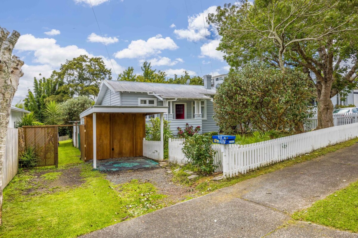 3 beds house on 766m2 section and on Two Titles, THAB Zoning, zoned for: Avondale Primary School, Avondale Intermediate, Avondale College, 12 Ahiriri Avenue, Avondale, Auckland