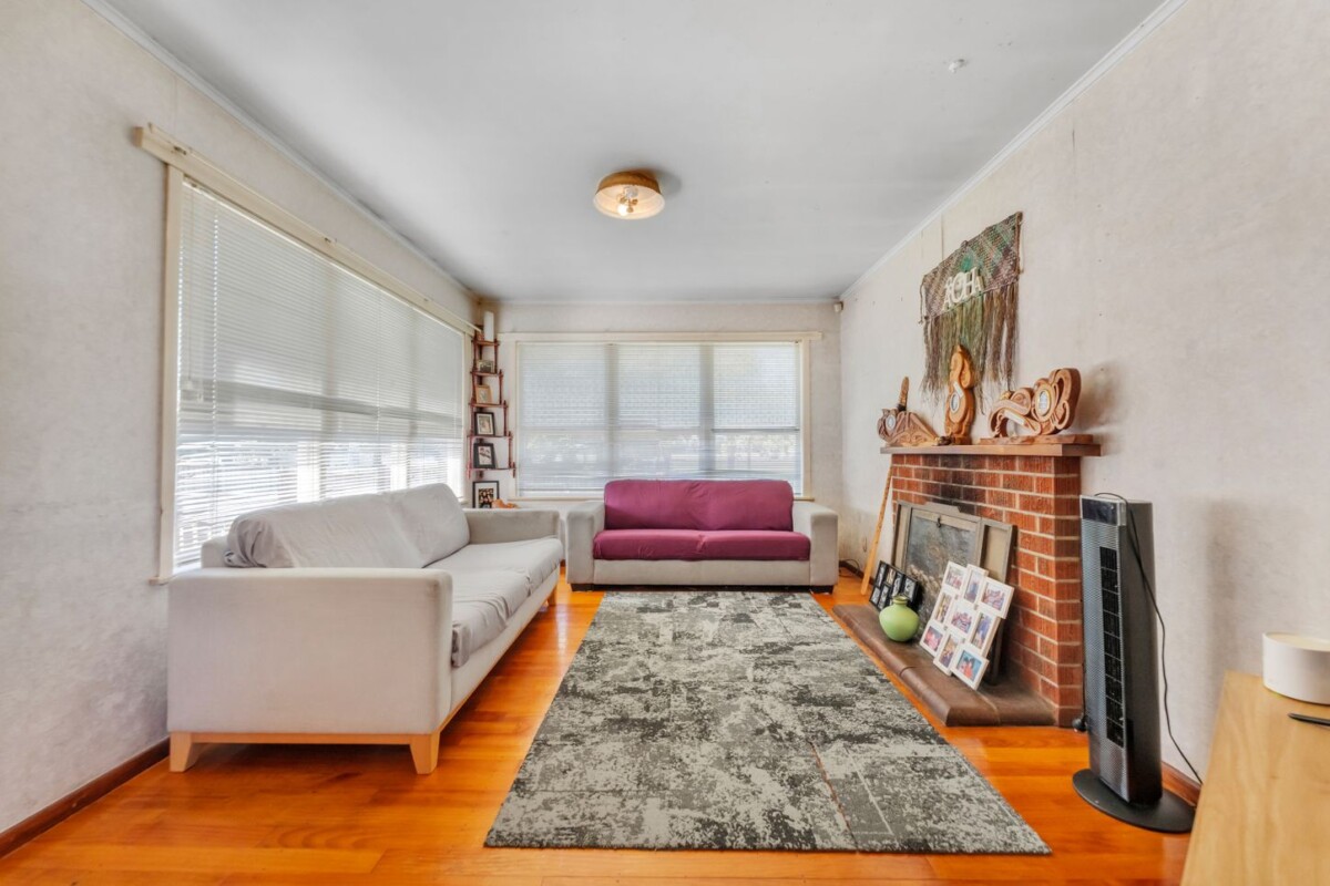 3 beds house on 736m2 section, close to schools, shopping centres, motorway access, 11 Alexander Crescent, Otara, Auckland
